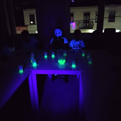 półkolonie uv eksperymenty zabawy_ warsztaty eksperymentów łódź