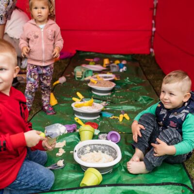 zajęcia sensoryczne w plenerze